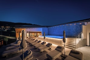 Indoor pool, 2 outdoor pools, pool umbrellas, pool loungers - Hotel Edelweiss (Rio di Pusteria)