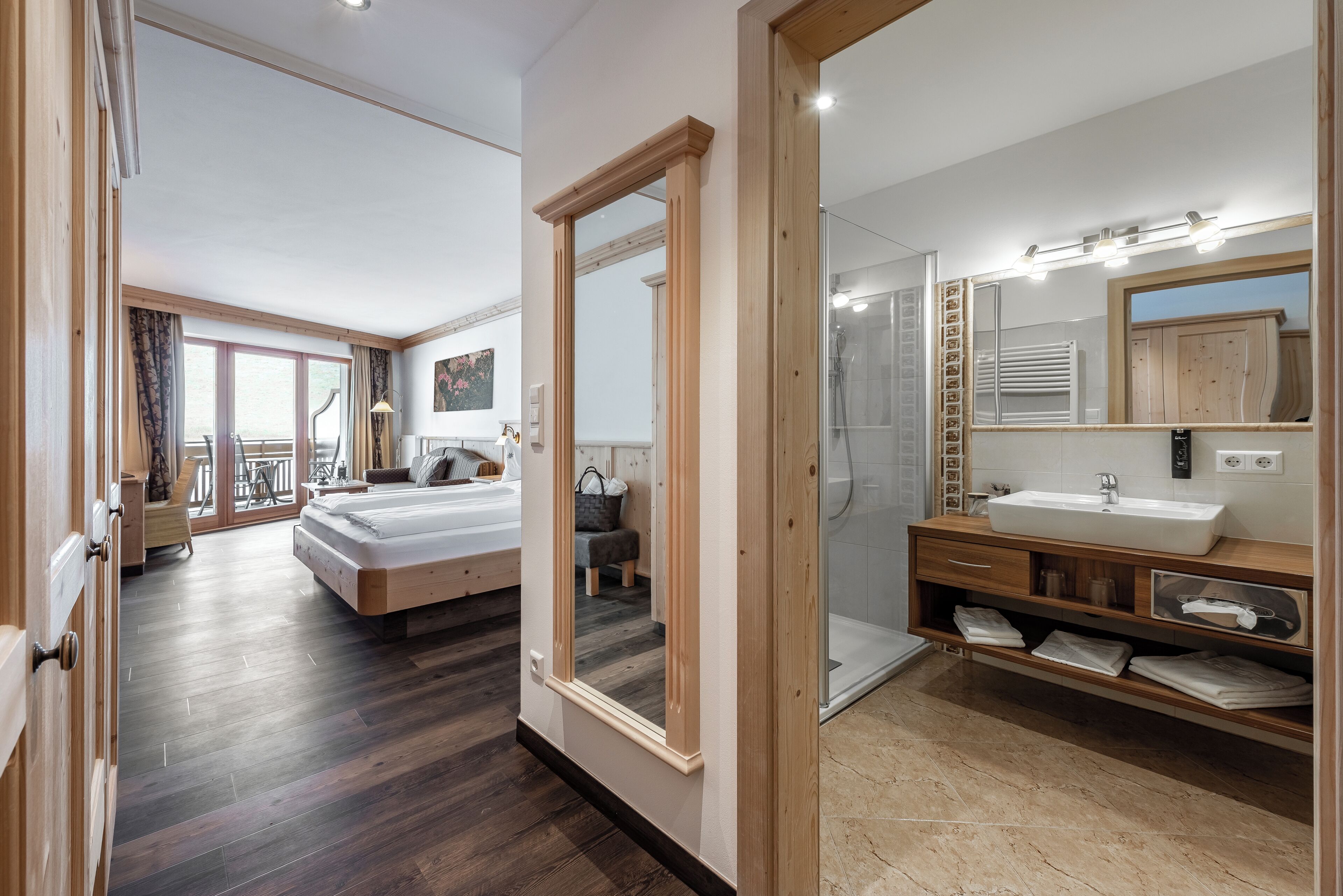 Standard-Doppelzimmer (Alpenrose) | Allergikerbettwaren, Minibar, Zimmersafe, Schreibtisch