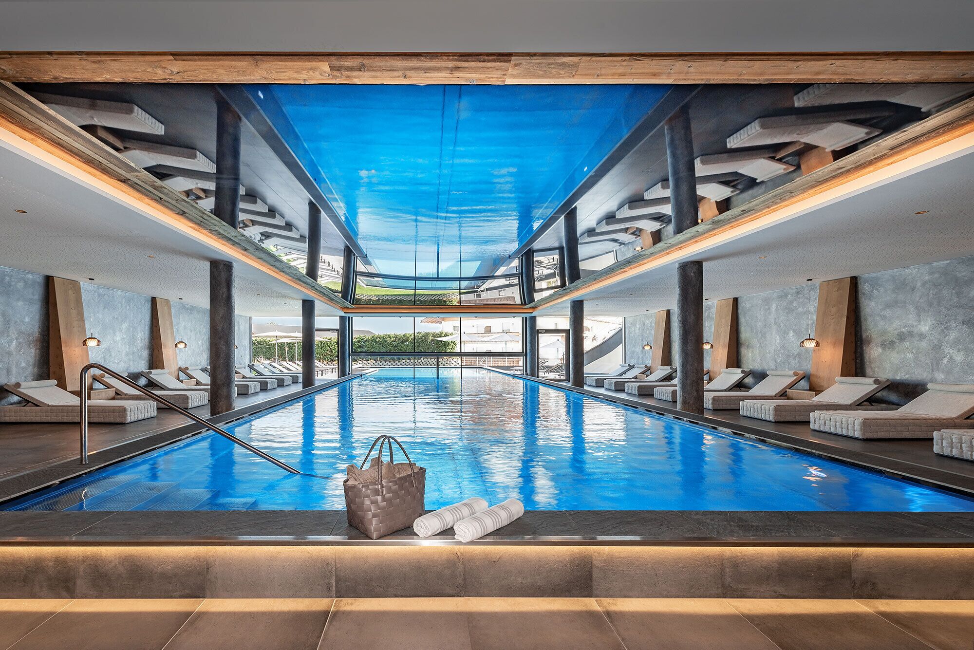 Indoor pool, 2 outdoor pools, pool umbrellas, pool loungers
