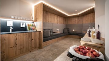 Sauna, bilik wap, rawatan badan, urut tuaman batu, urutan tisu mendalam