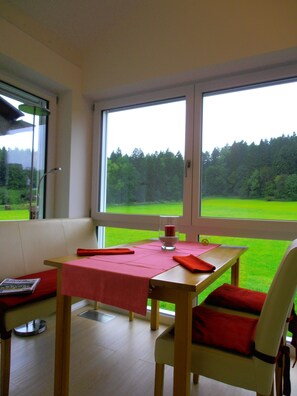 Apartment | In-room dining - Ferienwohnung Hoherting (Prien am Chiemsee)
