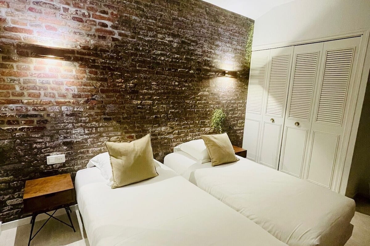 comfort twin room | desk, blackout curtains, soundproofing, free wifi