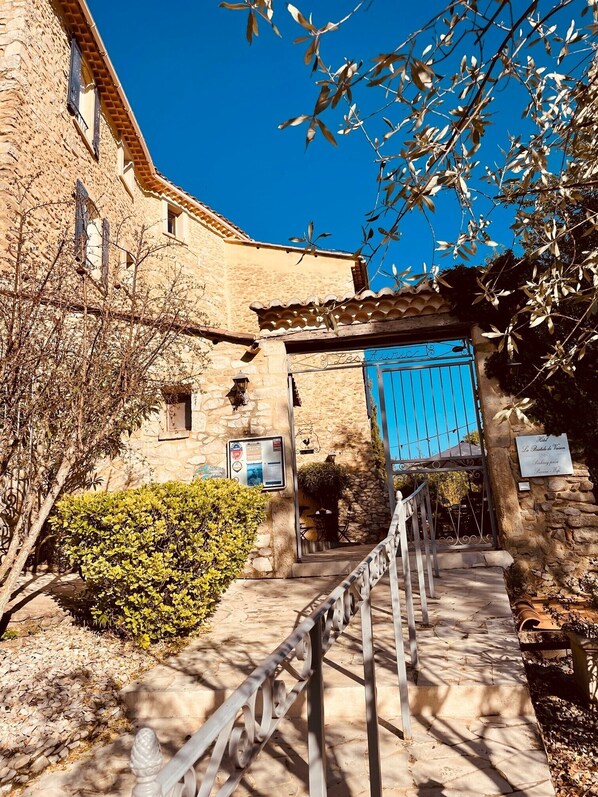 Exterior - La Bastide de Vaison (Vaison-la-Romaine)