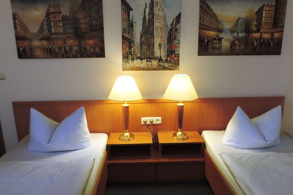 Twin Room | In-room safe, desk, soundproofing, iron/ironing board