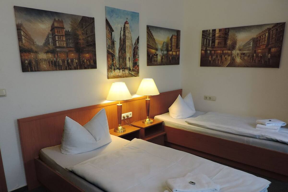 Twin Room | In-room safe, desk, soundproofing, iron/ironing board (on request)