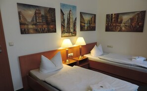 Phòng | Két bảo mật tại phòng, bàn, phòng cách âm, bàn ủi/dụng cụ ủi quần áo