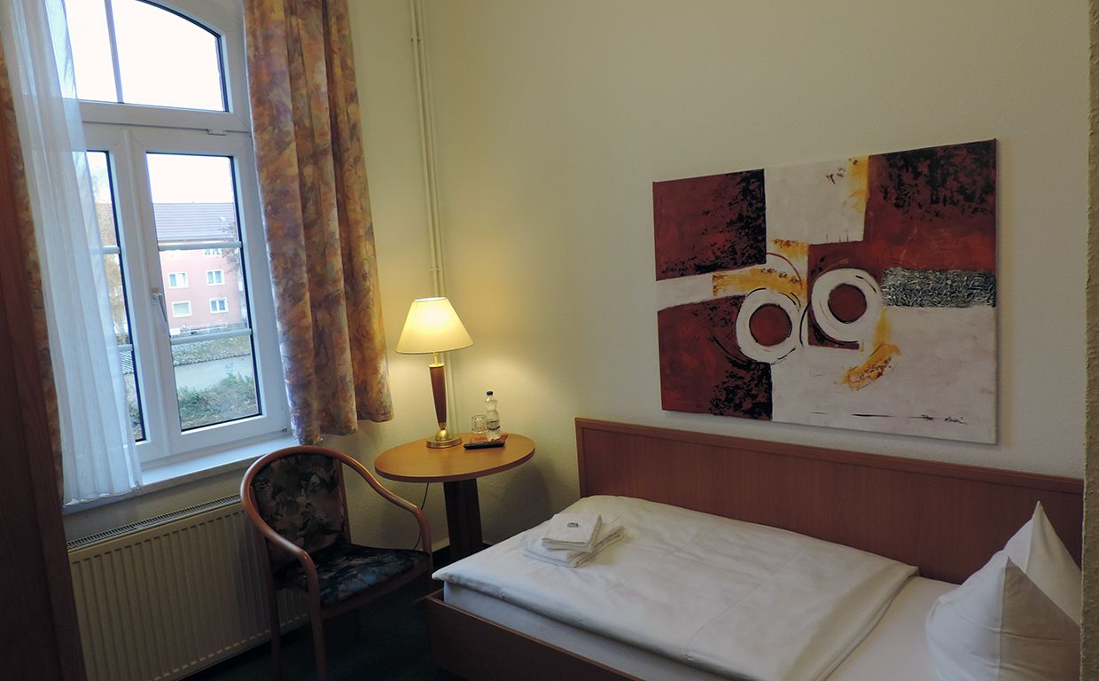 single room | in-room safe, desk, soundproofing, iron/ironing board