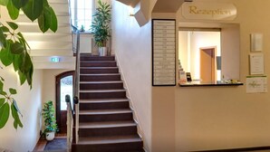 Mostrador de check-in y check-out