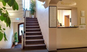 Quầy thủ tục nhận/trả phòng