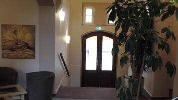 المنشأة من الداخل