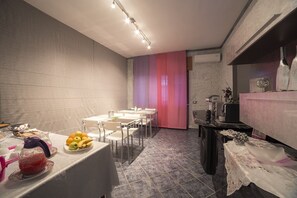 Tägliches inbegriffenes einheimisches Frühstück