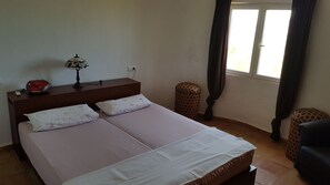 2 bedrooms, iron/ironing board, free WiFi, bed sheets