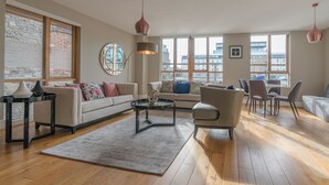 Flat-screen TV - Grand Canal Dock - hiphipstay (Dublin)