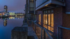 View from property - Grand Canal Dock - hiphipstay (Dublin)