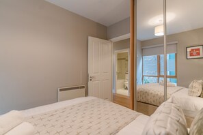 Apartamento, 2 habitaciones | 2 dormitorios, tabla de planchar con plancha, wifi gratis