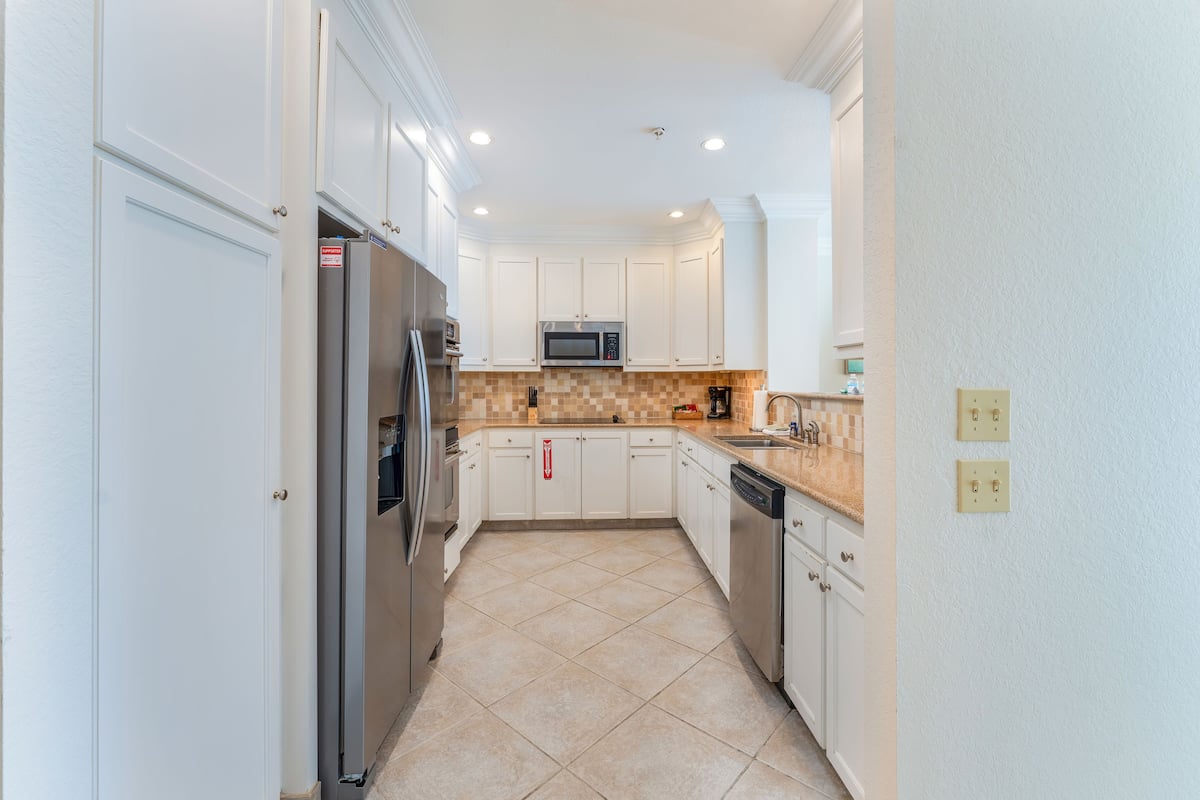 microwave, oven, dishwasher, coffee/tea maker