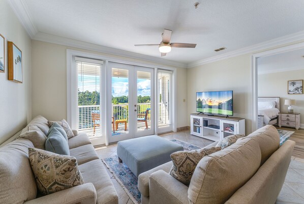 42-inch TV with cable channels - St James Bay Golf & Pickleball Resort (Carrabelle)