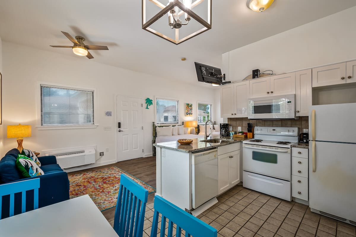 microwave, oven, dishwasher, coffee/tea maker