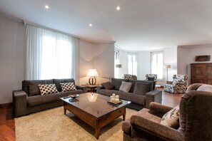 Living room - Serennia Apartments Ramblas-Pl.Catalunya (Barcelona)