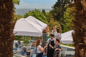 Outdoor dining - Fermain Valley Hotel (St. Peter Port)