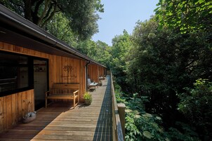 Casa en un árbol, 1 cama de matrimonio grande, en la zona del jardín | Exterior