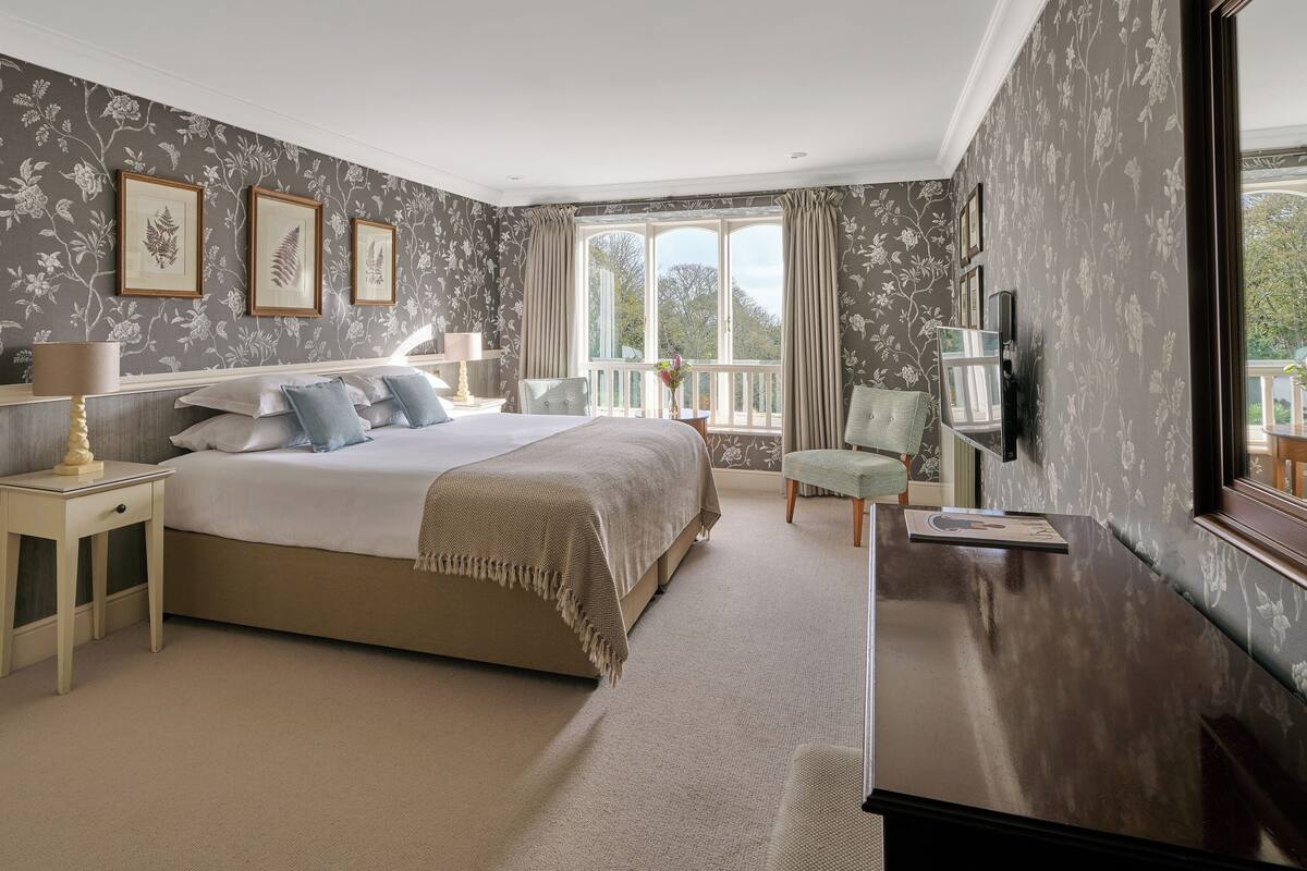 superior double with valley view | premium bedding, in-room safe, individually decorated, desk