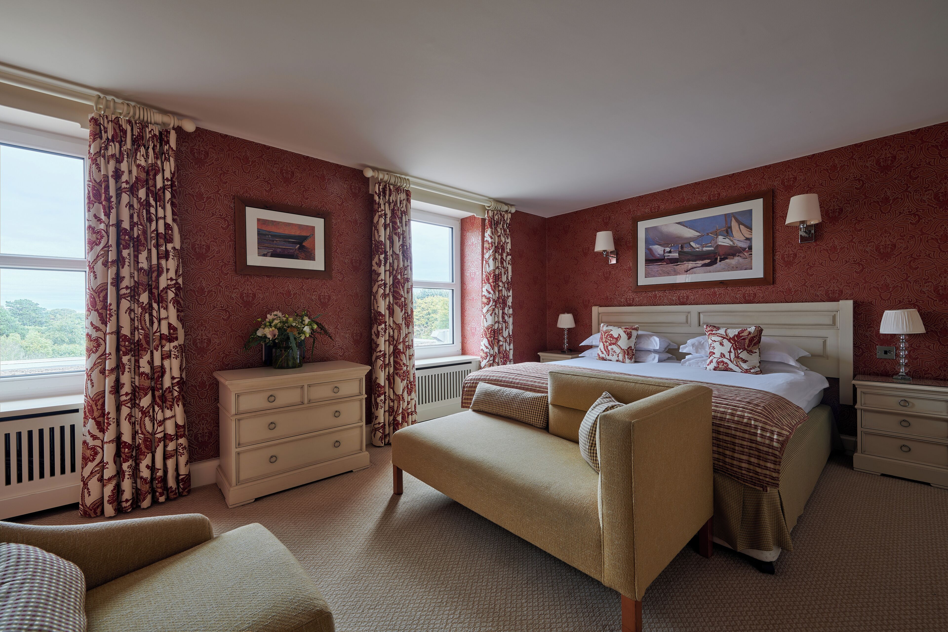 premium bedding, in-room safe, individually decorated, desk