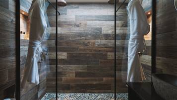 Casa en un árbol superior (Silver) | Baño | Ducha y bañera combinadas y artículos de higiene personal de diseño