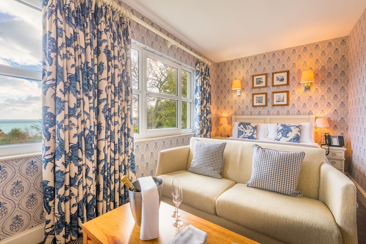 premium bedding, in-room safe, individually decorated, desk