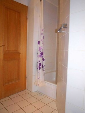 Shower, hair dryer - Apartment upper floor left (ID 151) (Sankt Peter-Ording)