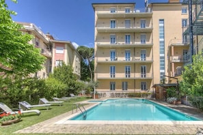 Piscina a l'aire lliure de temporada