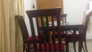 Apartment, 2 Bedrooms | In-room dining