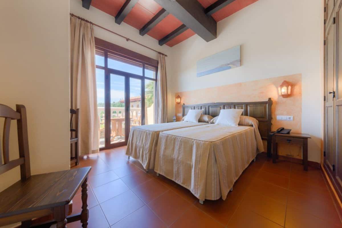 In-room safe, desk, cribs/infant beds, free WiFi