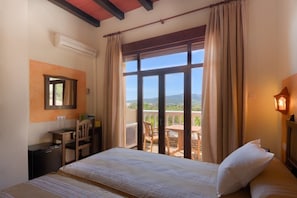 In-room safe, desk, cots/infant beds, free WiFi - Hotel Dulce Nombre (Tarifa)