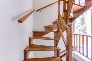 客房内保险箱、熨斗/熨衣板、免费 WiFi、床单