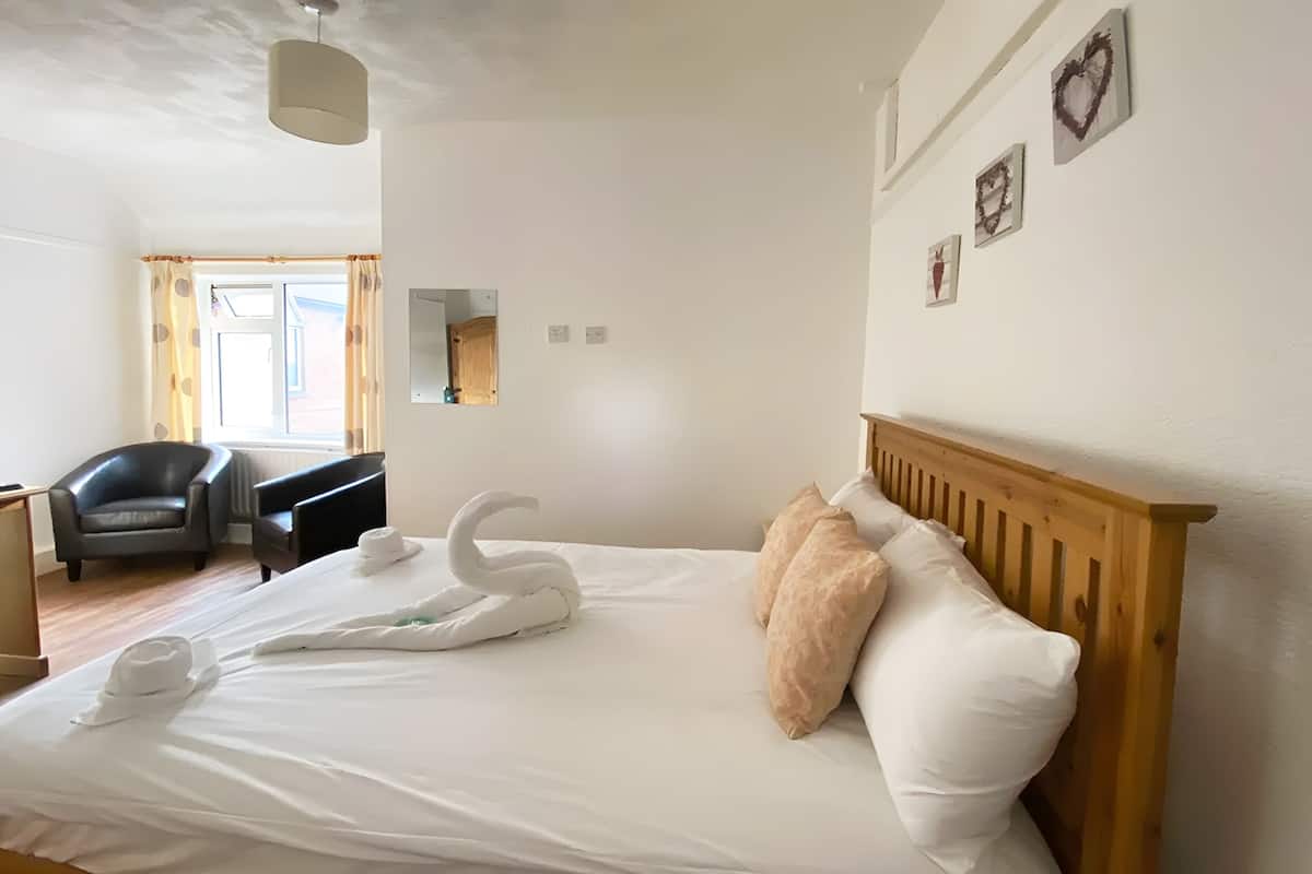 Individually furnished, desk, laptop workspace, free WiFi