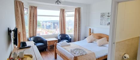 Habitación doble, vistas al mar | Mobiliario individual, escritorio, espacio para trabajar con un portátil