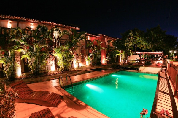 2 outdoor pools