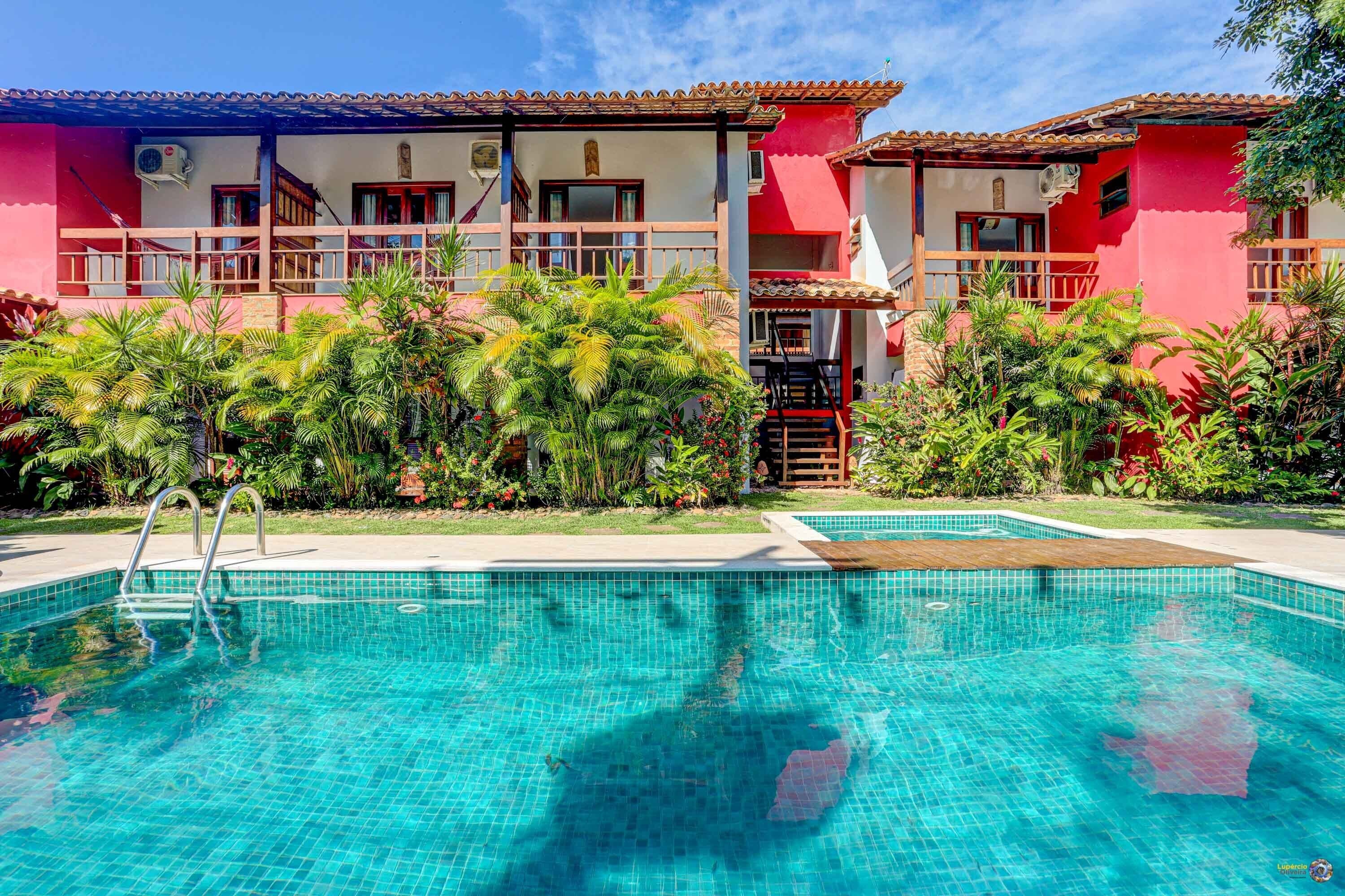 2 outdoor pools