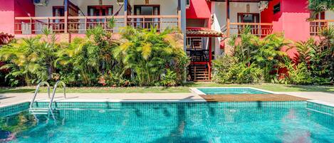 2 outdoor pools