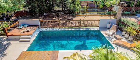 2 piscines a l'aire lliure