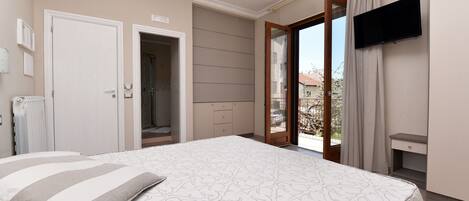 Superior Room | Hypo-allergenic bedding, desk, laptop workspace, free WiFi