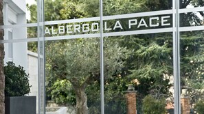 Property entrance - Albergo La Pace (Segni)