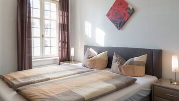 Habitación doble | Escritorio, cunas, wifi gratis y ropa de cama