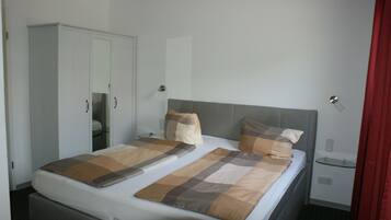 Tweepersoonskamer | Een bureau, babybedden (toeslag), gratis wifi, beddengoed