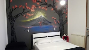 经济三人房 | 客房内保险箱、免费 WiFi、特色装修、特色家居