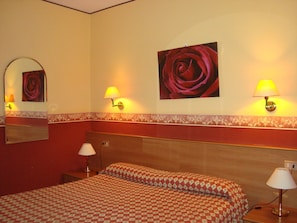 In-room safe, free WiFi