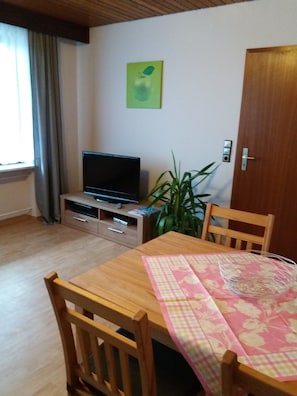 Ferienhaus (Betty) | Wohnbereich | Flachbildfernseher