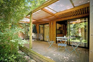 Ottawa Chalet | Terrace/patio