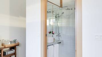 Loft de diseño, vistas a la montaña (Aldea) | Ropa de cama de alta calidad, escritorio, cortinas opacas